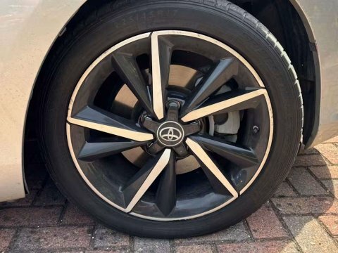 Toyota Auris Design Red #9