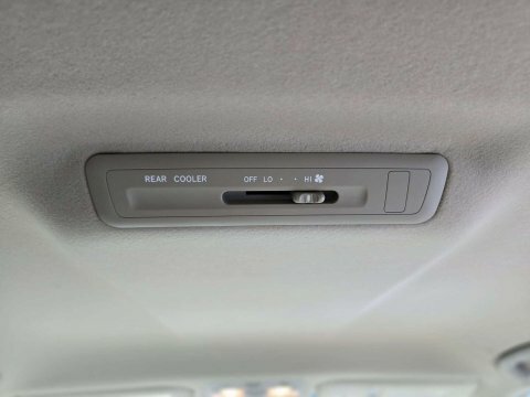 Toyota Estima Mpv E-four X 200959 White #17