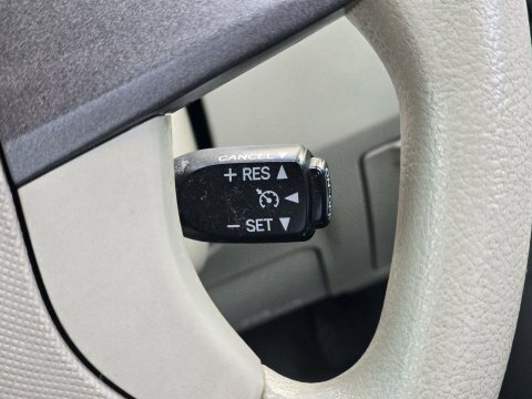 Toyota Estima Mpv E-four X 200959 White #29