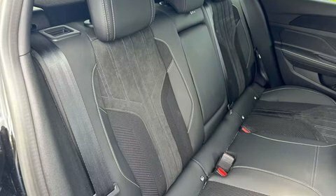 Peugeot 408 1.2 Puretech Gt Black #6