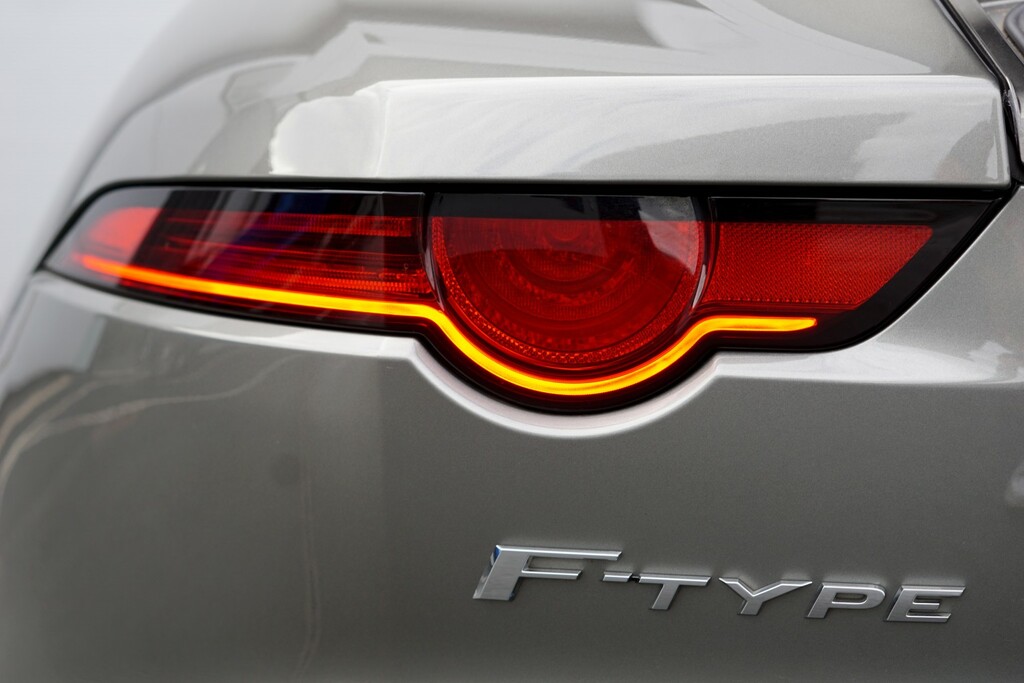 Jaguar F-Type V6 S Awd White #19