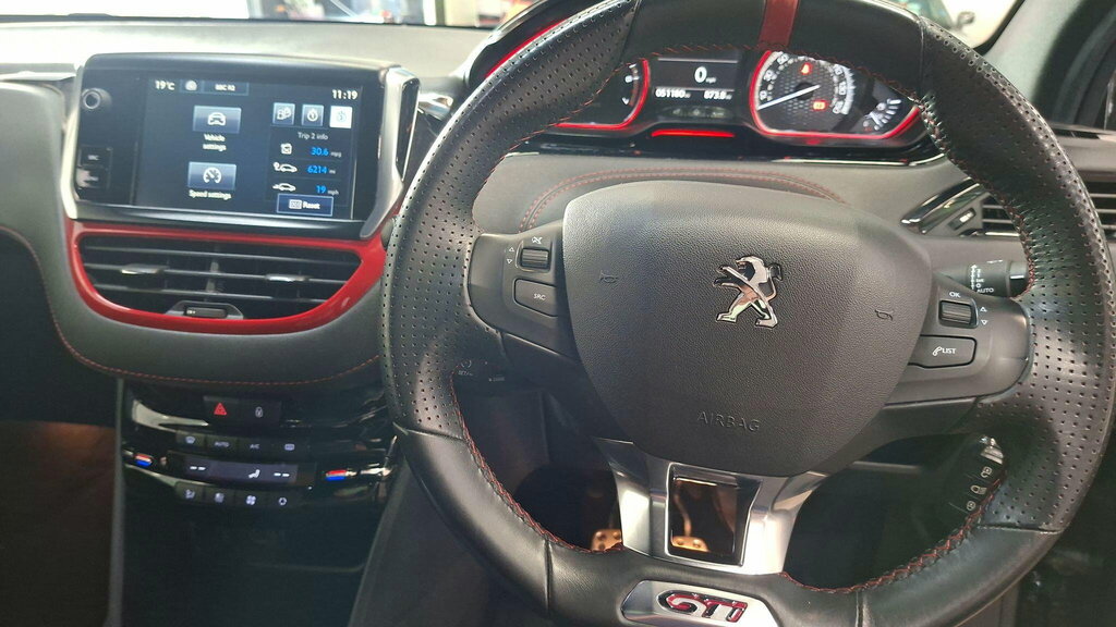 Peugeot 208 1.0 Puretech Active White #23