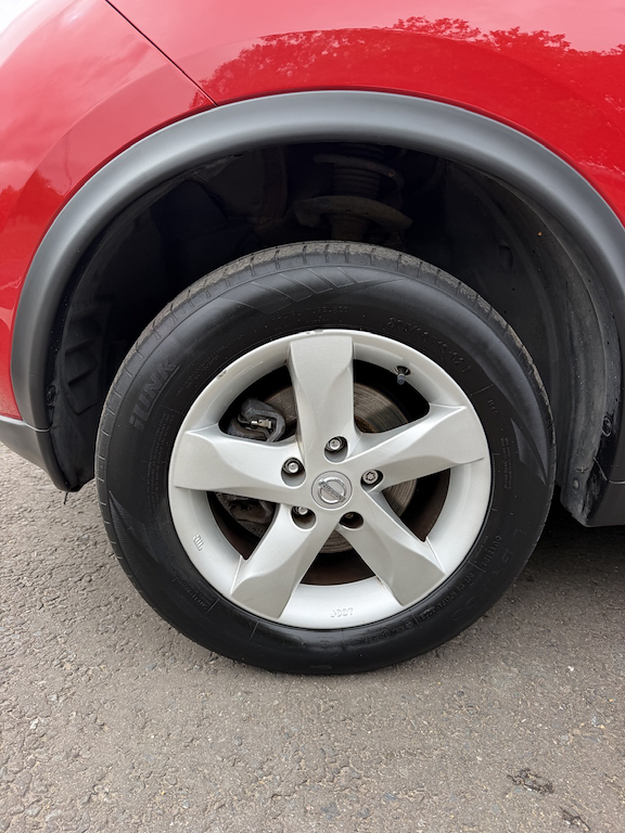 Nissan Juke Visia Red #3