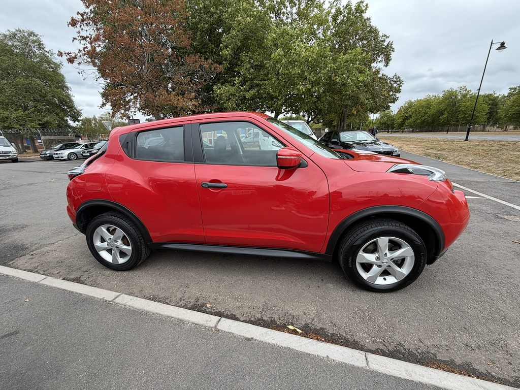 Nissan Juke Visia Red #6