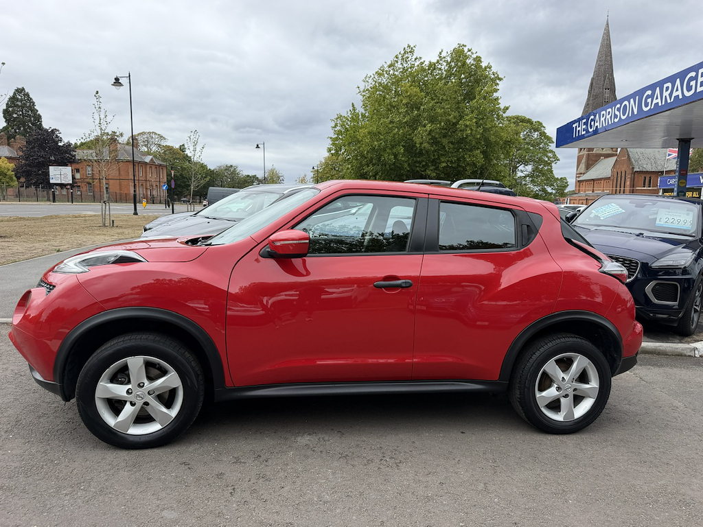 Nissan Juke Visia Red #2