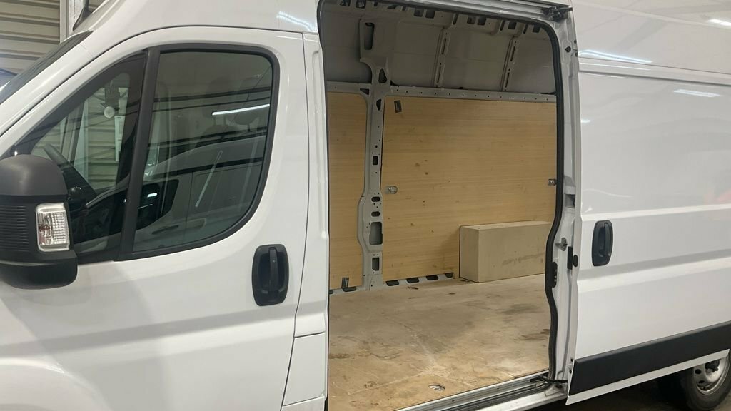 Peugeot Boxer Professional White #8