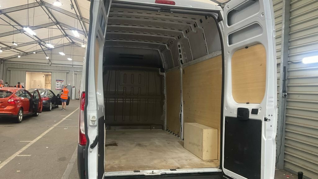 Peugeot Boxer Professional White #7