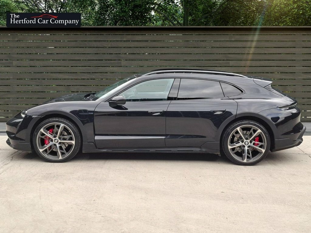 Porsche Taycan Estate Black #4