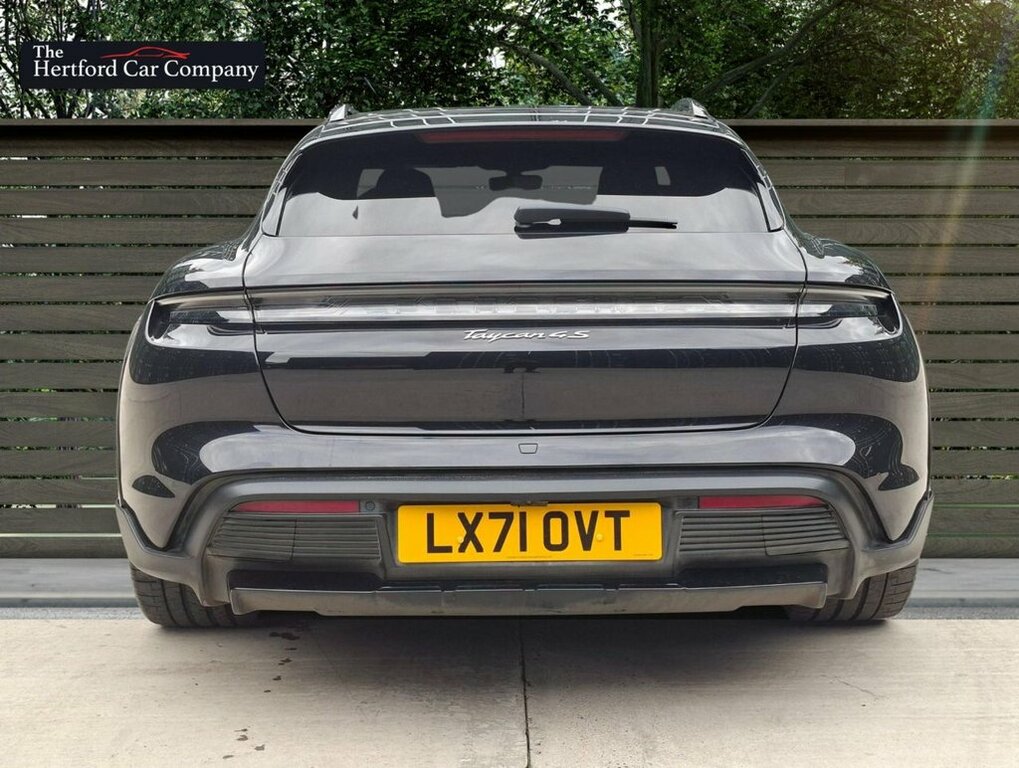 Porsche Taycan Estate Black #6