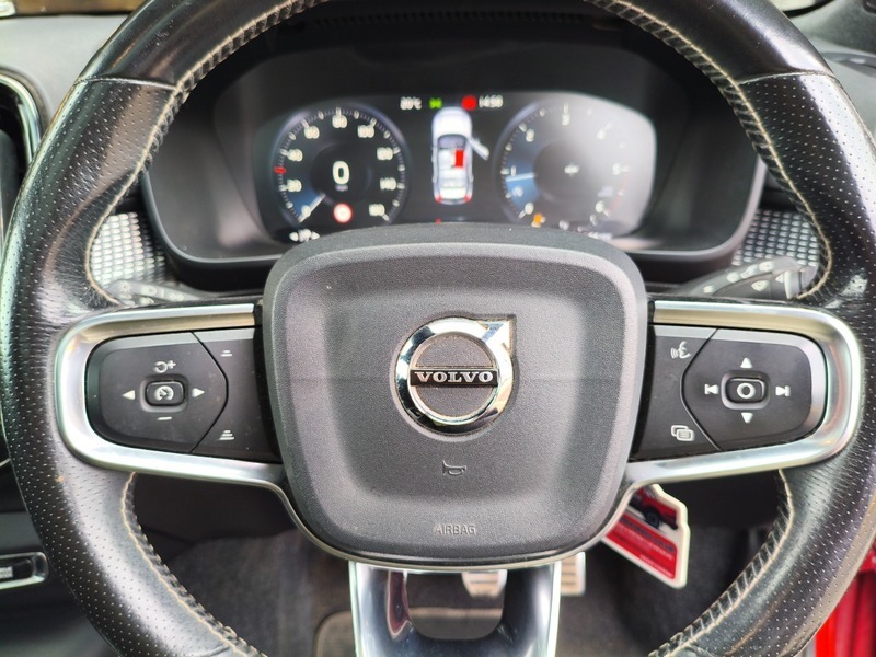 Volvo XC40 D3 R-design Pro YM69ASV Red #4