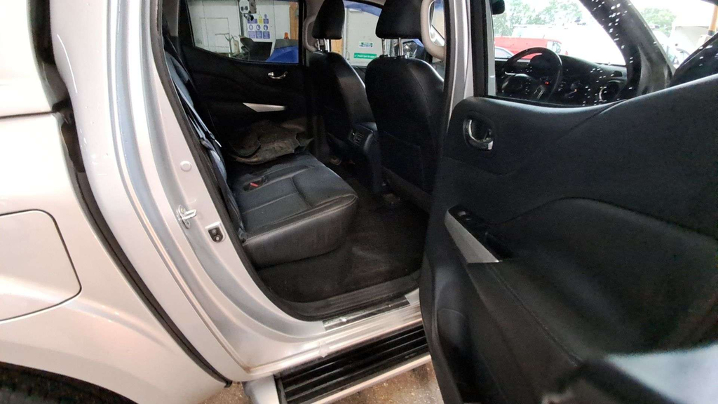 Nissan Navara 120D Se Step Dynamic Silver #9
