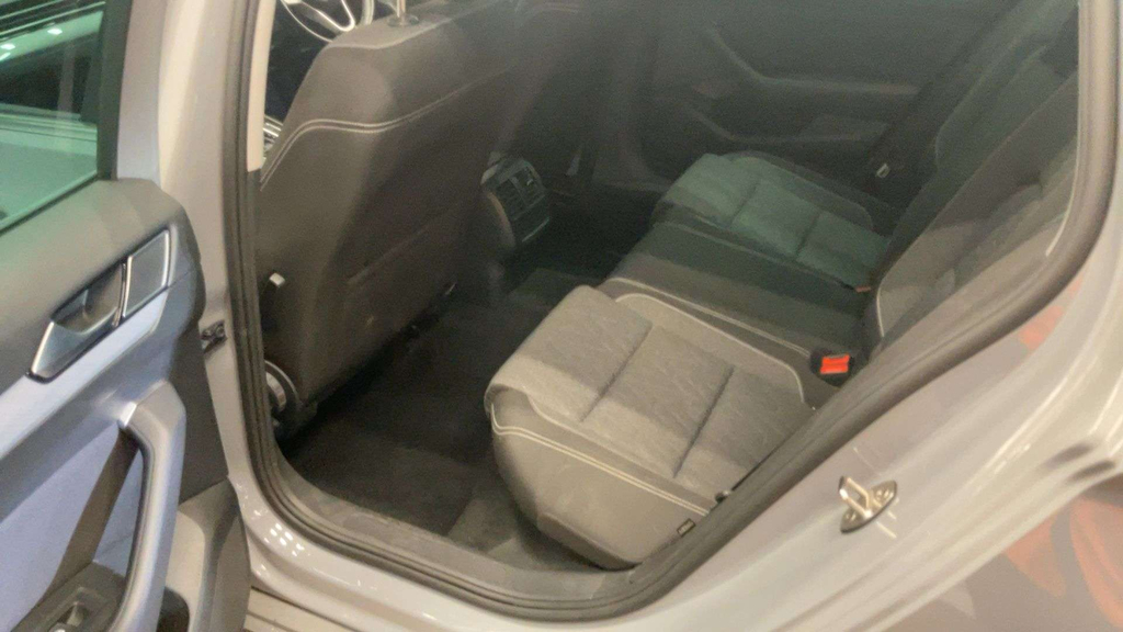 Volkswagen Passat Gte Advance Grey #8