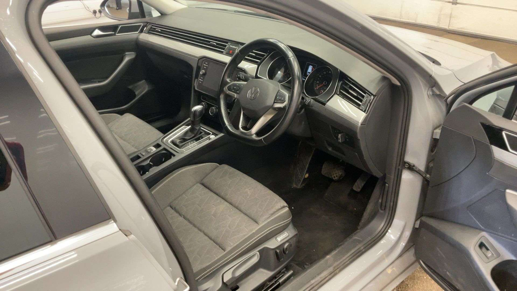 Volkswagen Passat Gte Advance Grey #7