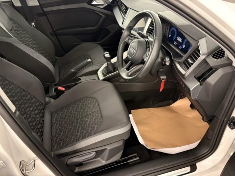 Audi A1 1.0 Tfsi 30 AM21BRS #4