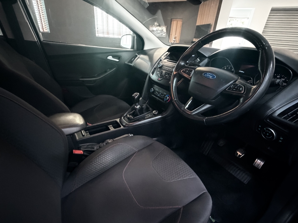 Ford Focus Focus Zetec Tdci Grey #10