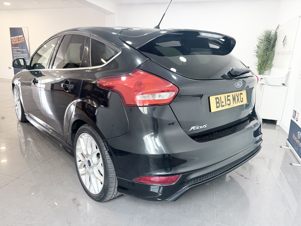 Ford Focus 1.0 Zetec S Black #3