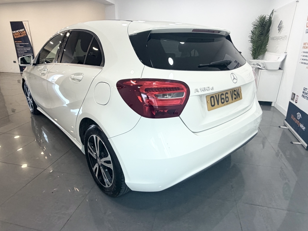 Mercedes-Benz A Class 1.5 A 180 D Se White #3