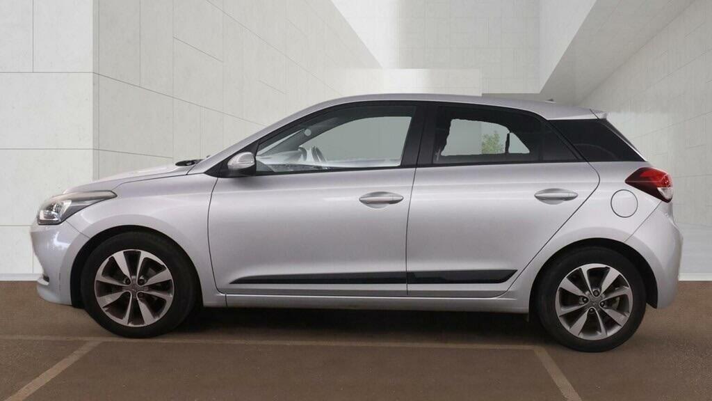 Hyundai I20 Hatchback White #8
