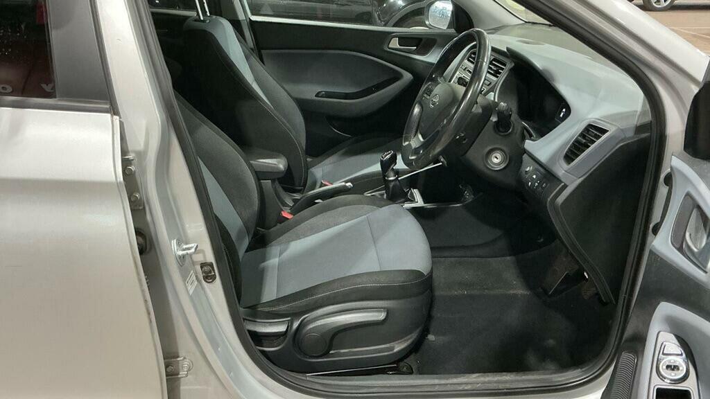 Hyundai I20 Hatchback White #12