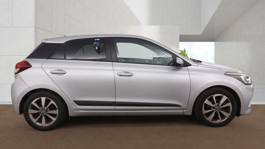 Hyundai I20 Hatchback White #7