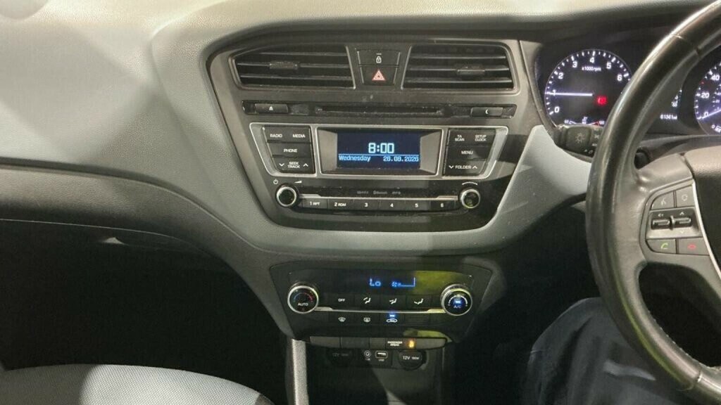 Hyundai I20 Hatchback White #17