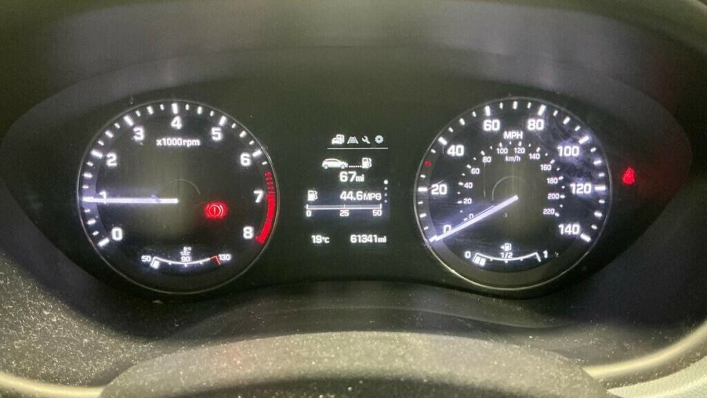 Hyundai I20 Hatchback White #16