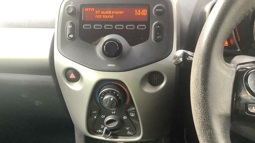 Toyota Aygo 1.0 Vvt-i X-play Euro 5 Euro 5 White #2