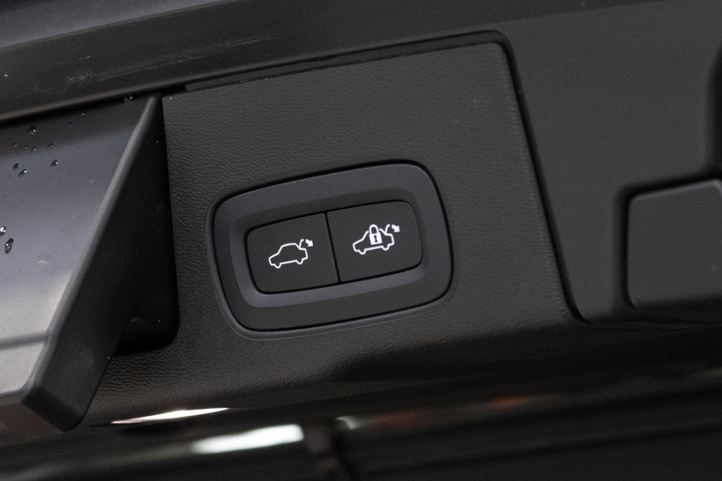 Volvo XC60 R-design Black #11
