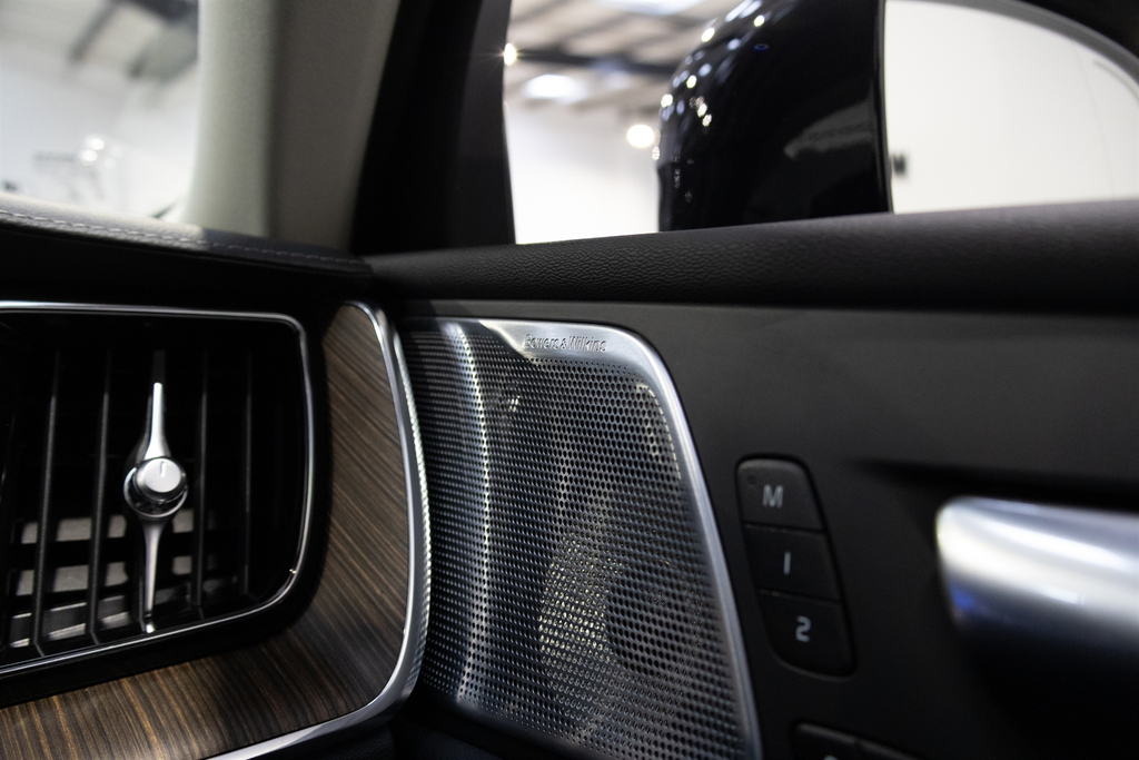 Volvo XC60 R-design Black #36