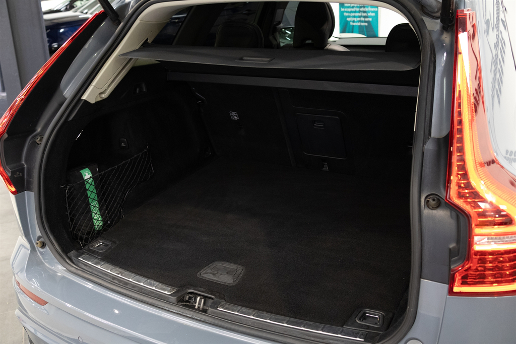 Volvo XC60 R-design Black #10
