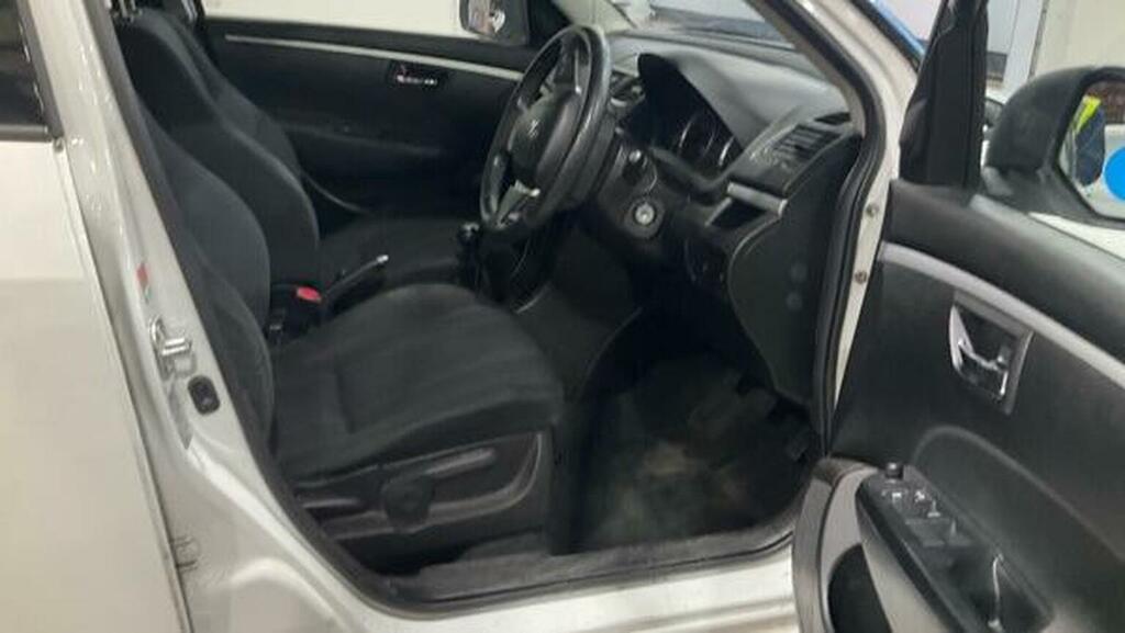 Suzuki Swift 1.2 Sz3 94 Bhp Red #9