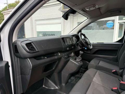 Vauxhall Vivaro 2L Pro 6Dr White #11