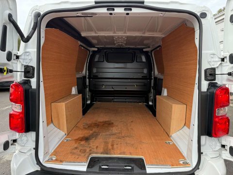 Vauxhall Vivaro 2L Pro 6Dr White #18