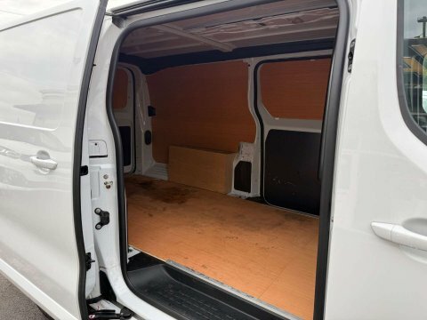 Vauxhall Vivaro 2L Pro 6Dr White #17