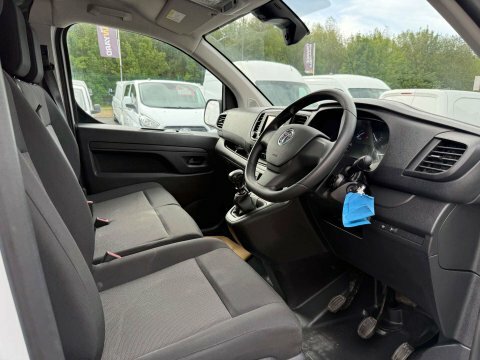 Vauxhall Vivaro 2L Pro 6Dr White #10