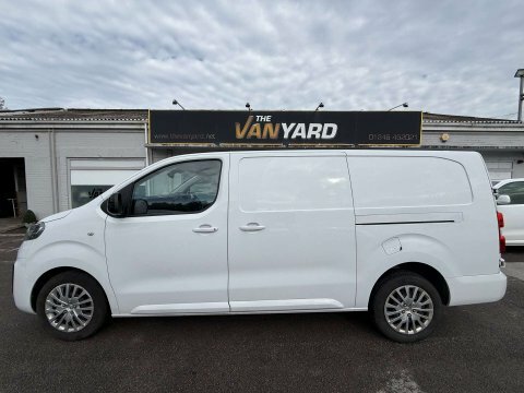 Vauxhall Vivaro 2L Pro 6Dr White #8