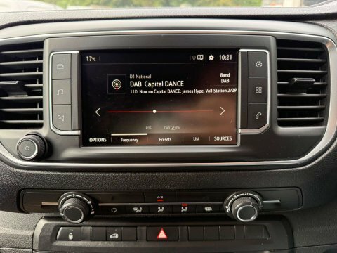 Vauxhall Vivaro 2L Pro 6Dr White #12