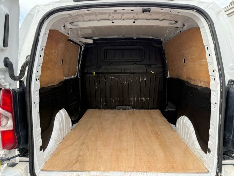 Vauxhall Combo L1h1 2300 Prime White #9