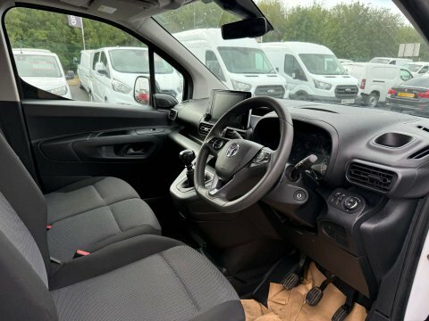 Vauxhall Combo L1h1 2300 Prime White #14