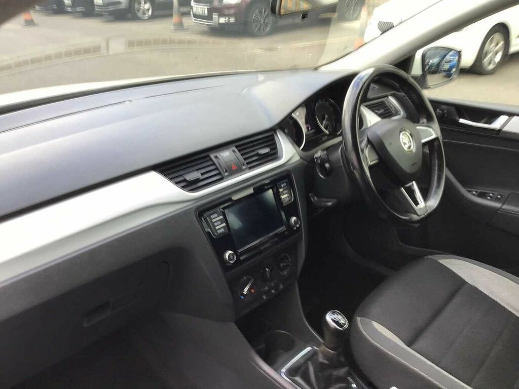 Skoda Rapid 1.0 Tsi 110 Se White #2