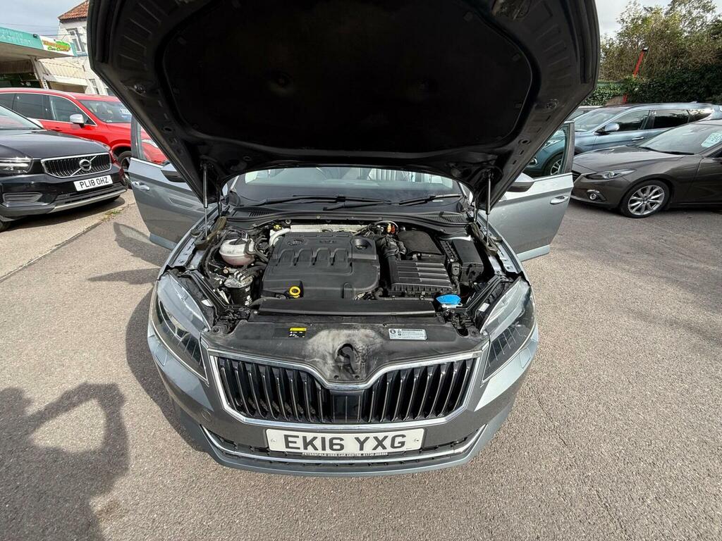 Skoda Superb White #32