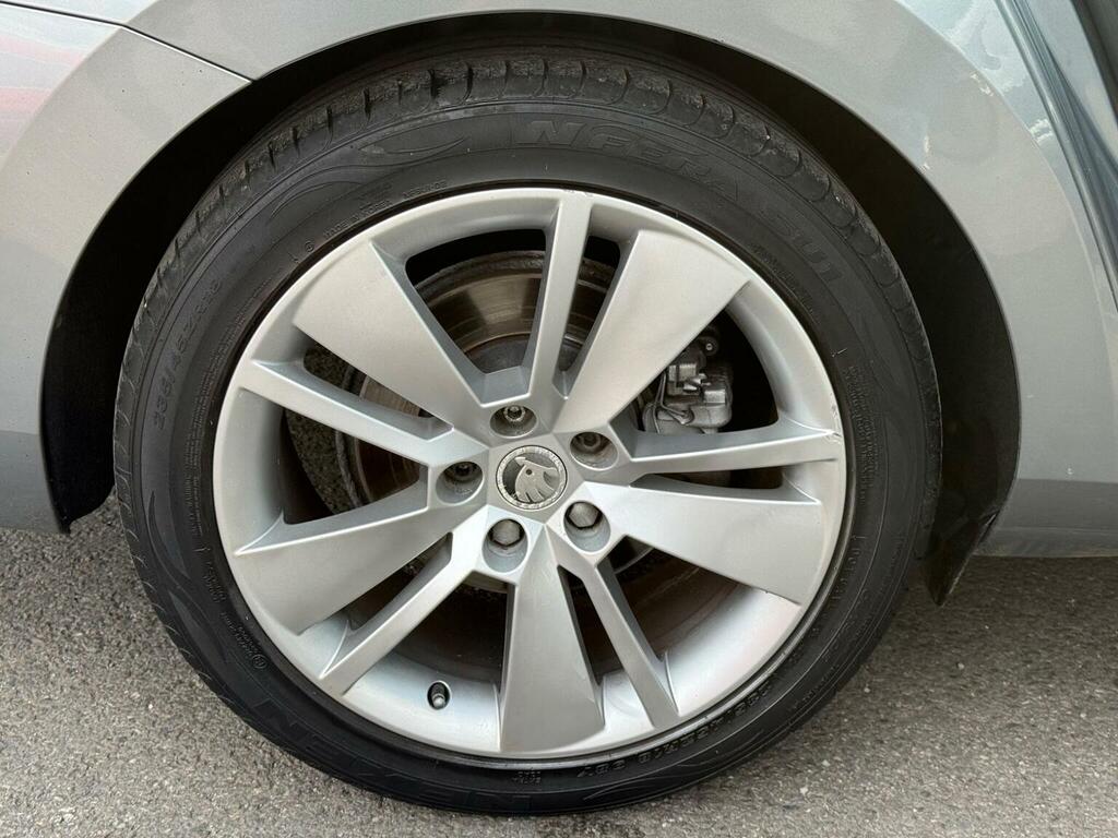 Skoda Superb White #37