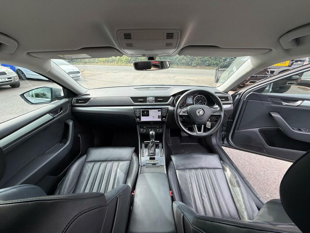 Skoda Superb White #16