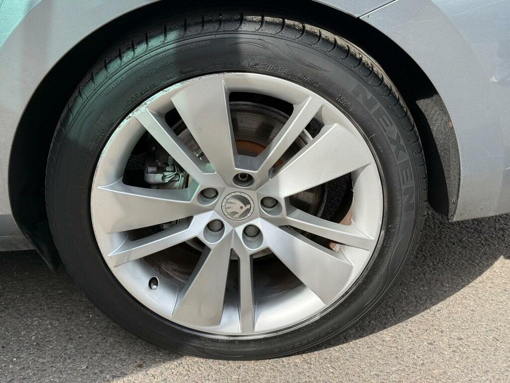 Skoda Superb White #39