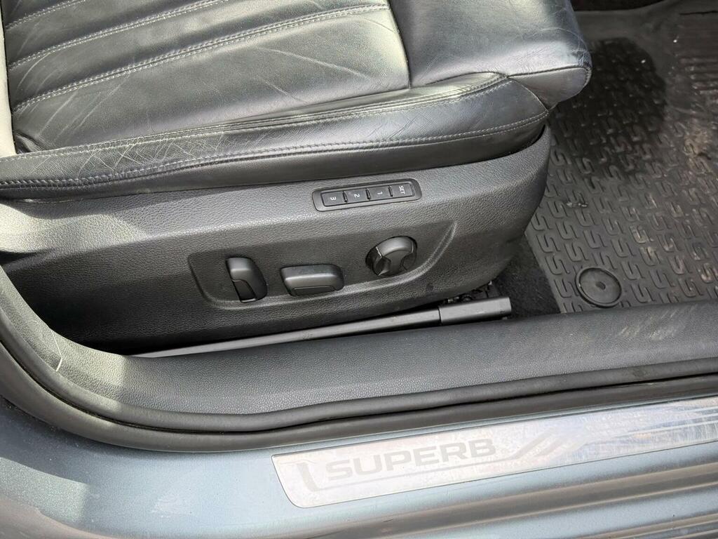 Skoda Superb White #26