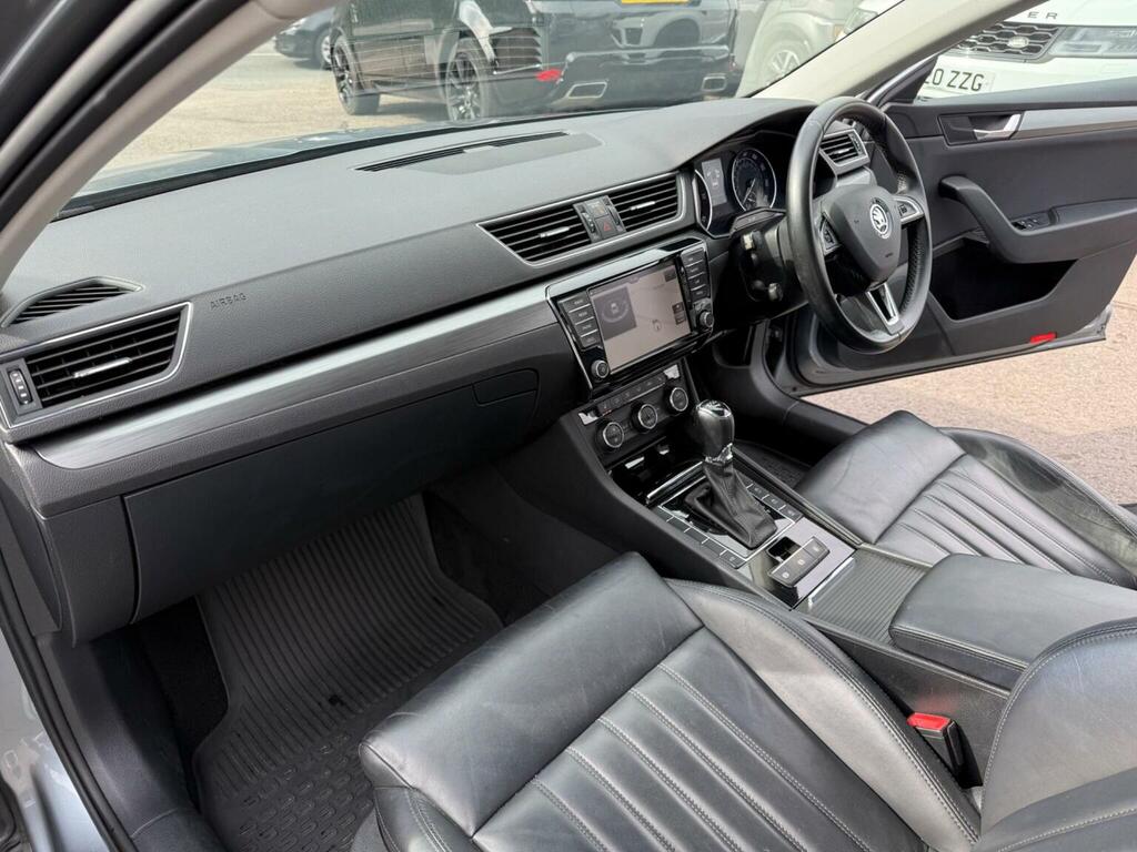 Skoda Superb White #18
