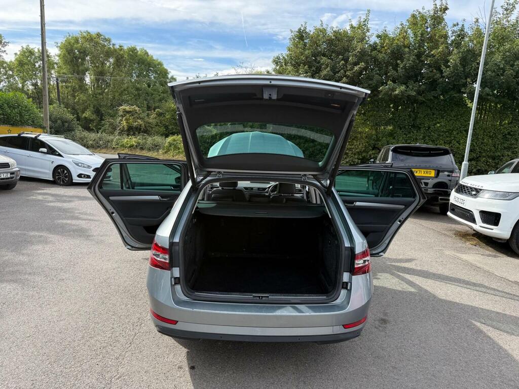 Skoda Superb White #34