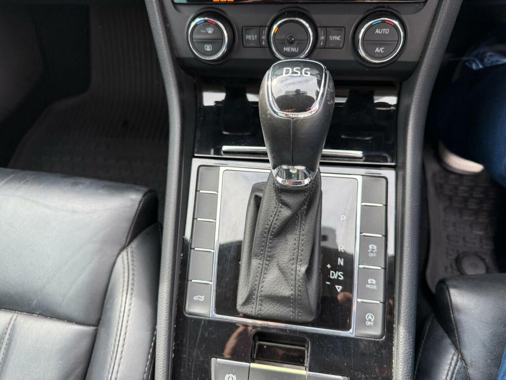 Skoda Superb White #11