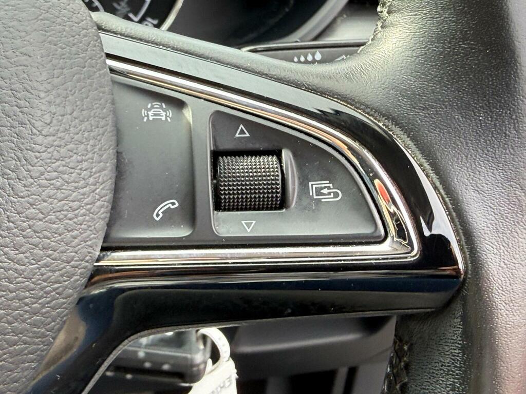 Skoda Superb White #13
