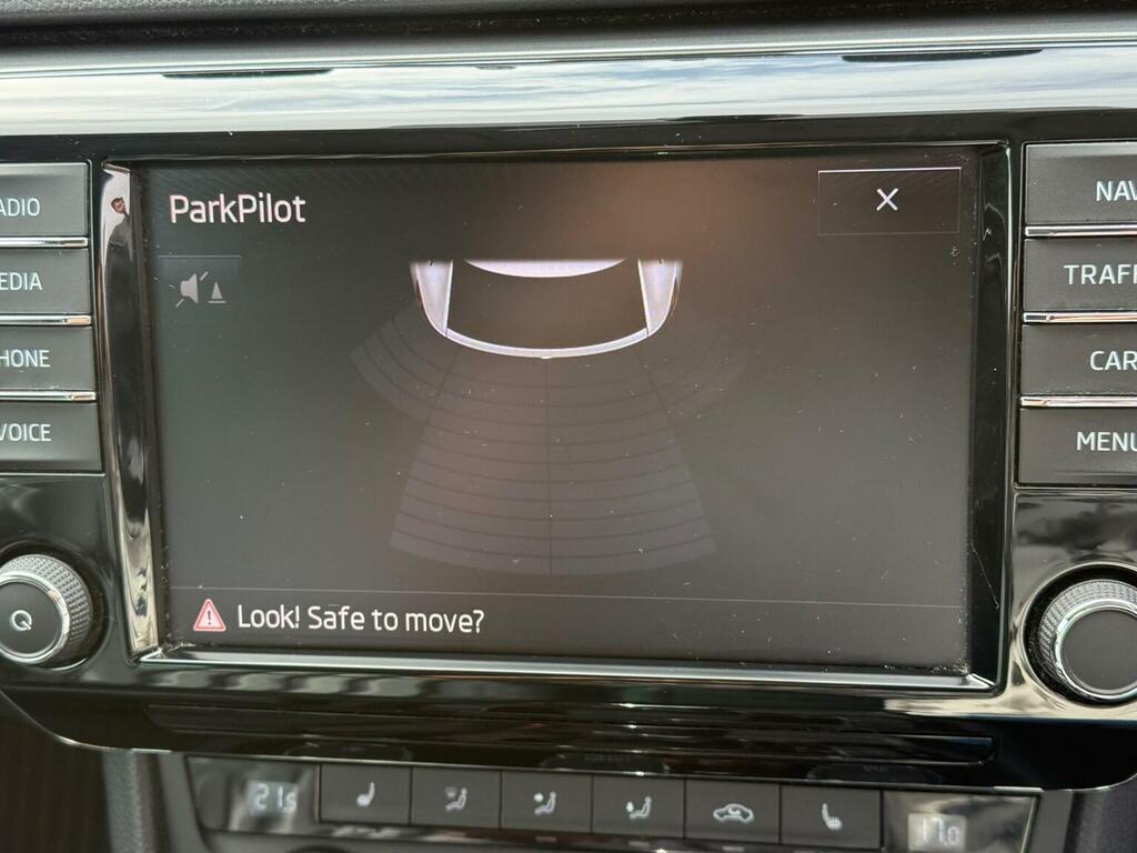 Skoda Superb White #9
